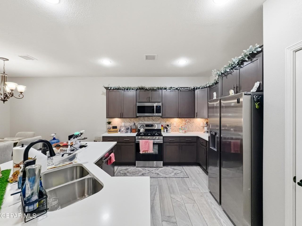 12805 Kingsbury Ave - Photo 3 of 21