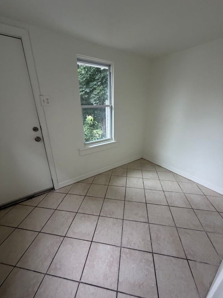 420 Valley Rd - Photo 4 of 17
