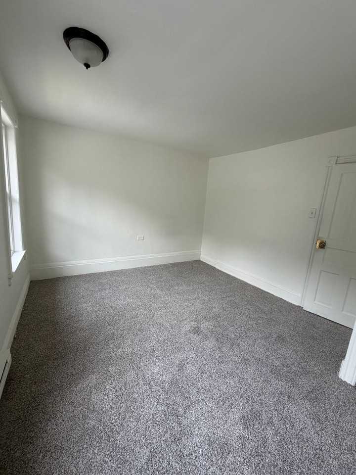 420 Valley Rd - Photo 5 of 17