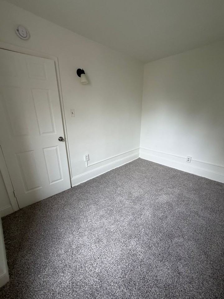 420 Valley Rd - Photo 6 of 17