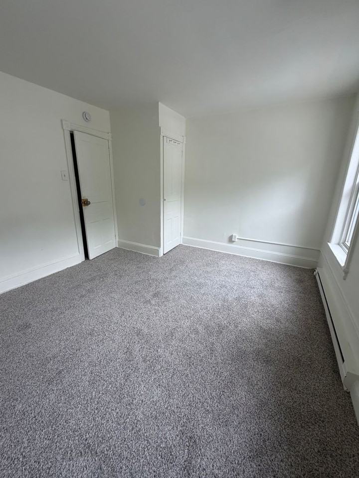 420 Valley Rd - Photo 7 of 17