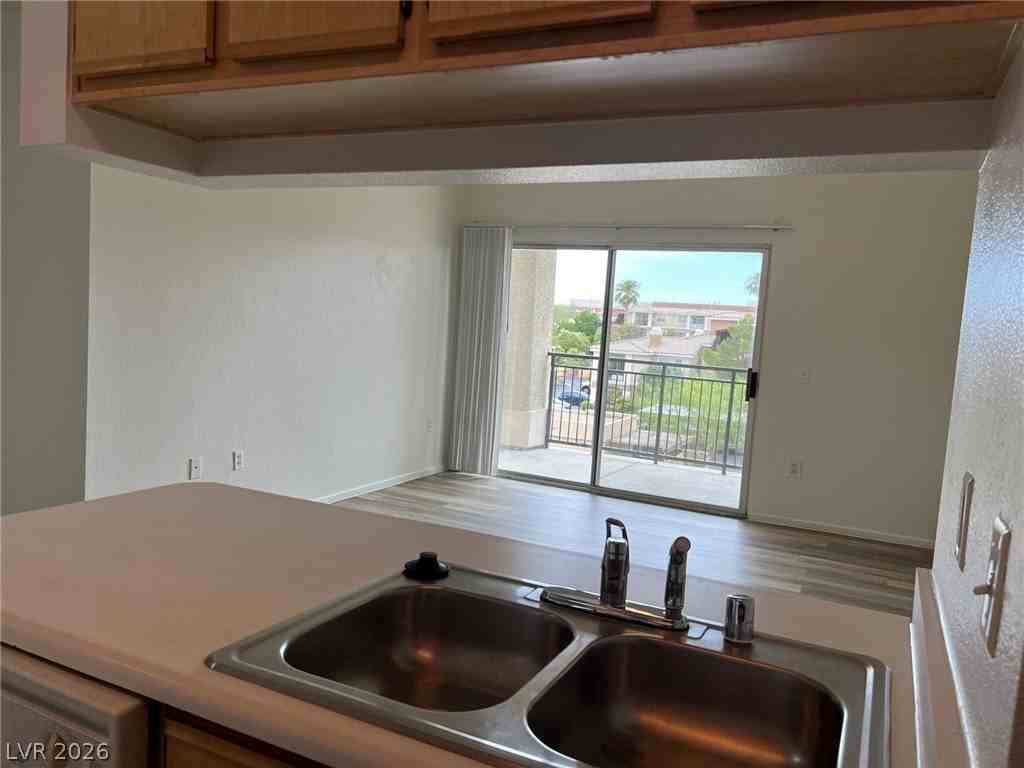 2900 Sunridge Heights Pkwy #935 - Photo 5 of 12