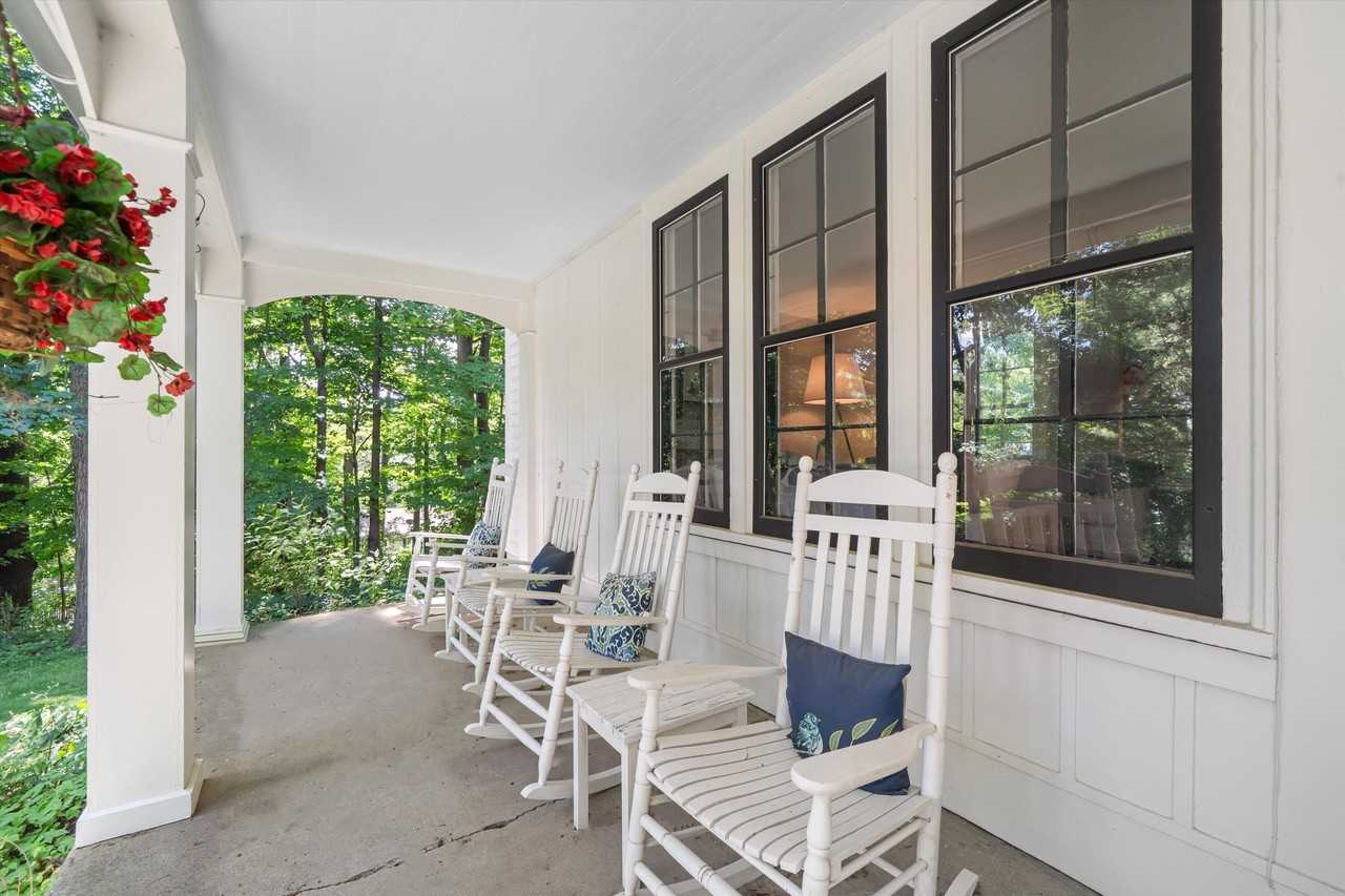941 Newport Rd - Photo 4 of 33