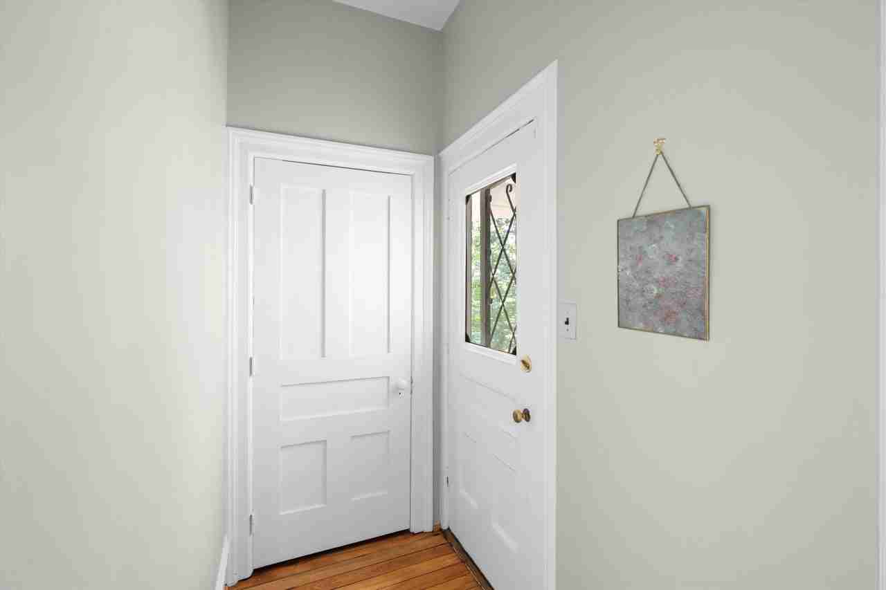 941 Newport Rd - Photo 5 of 33