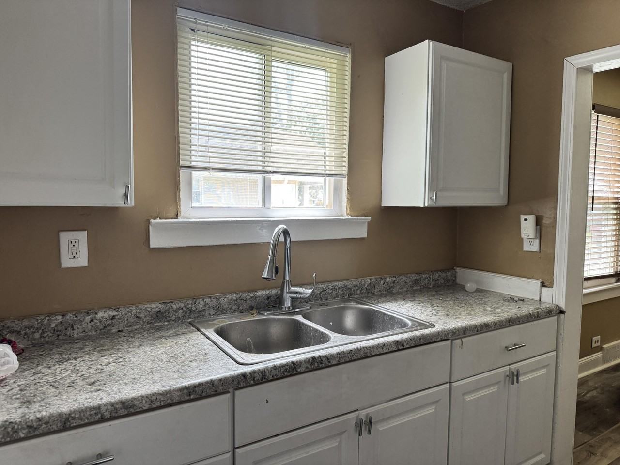 18940 Wormer St - Photo 4 of 11