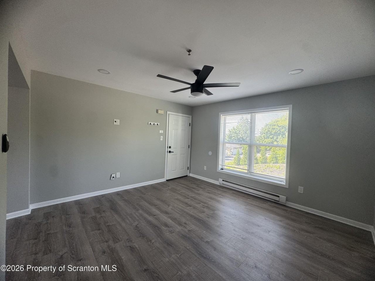 1039 Walker St #D - Photo 2 of 9