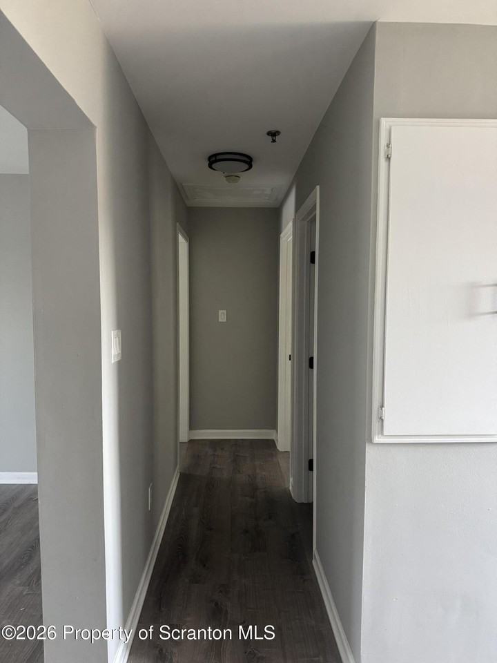 1039 Walker St #D - Photo 5 of 9