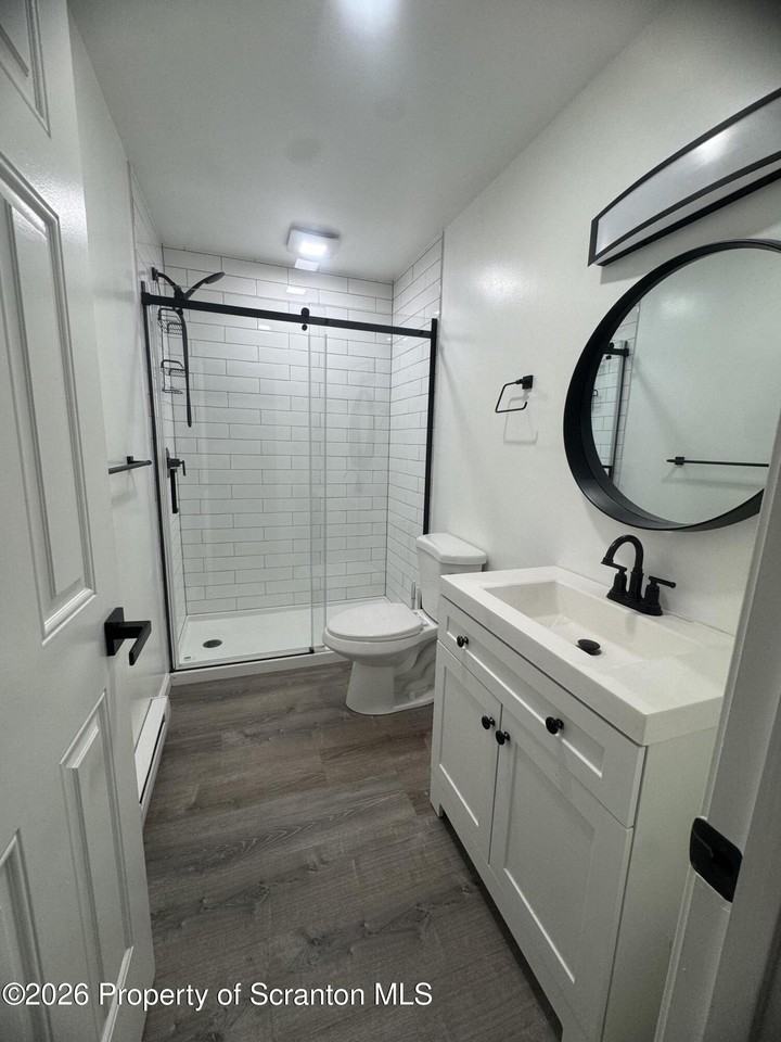 1039 Walker St #D - Photo 6 of 9