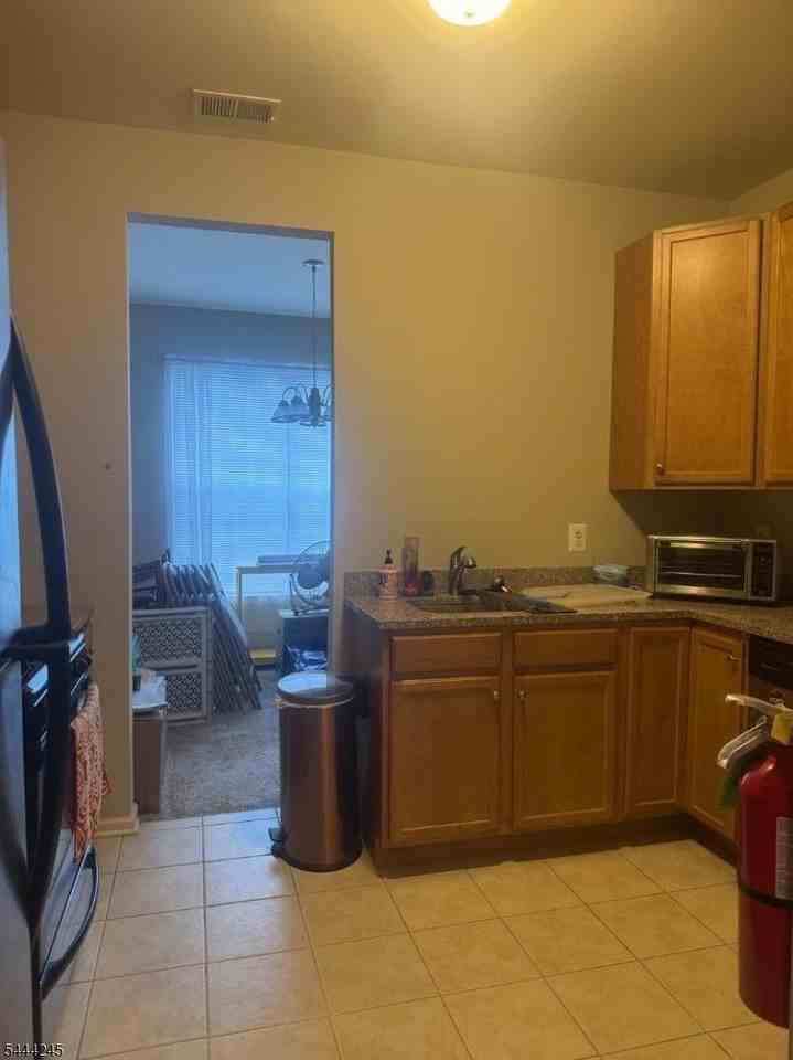 98 Conover Ter - Photo 2 of 7