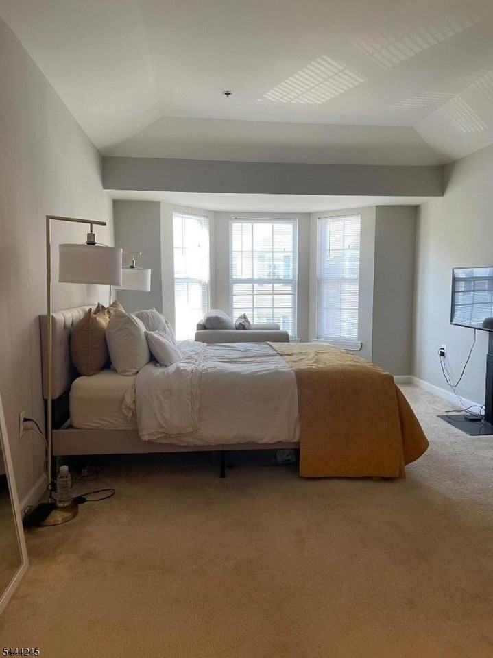 98 Conover Ter - Photo 4 of 7