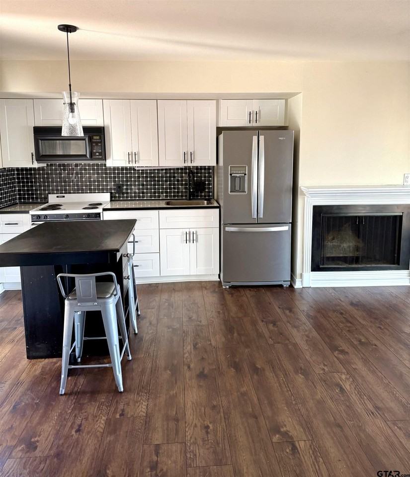 225 Holly Hill Cir - Photo 4 of 28