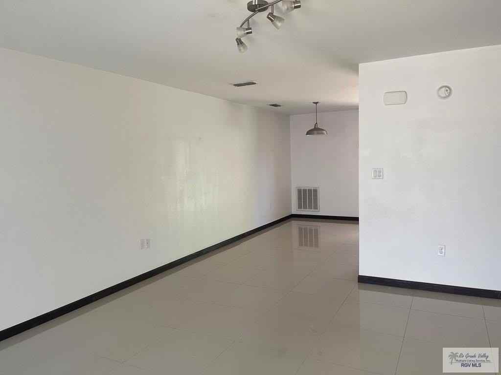 2550 Weslaco Rd #K1 - Photo 3 of 14