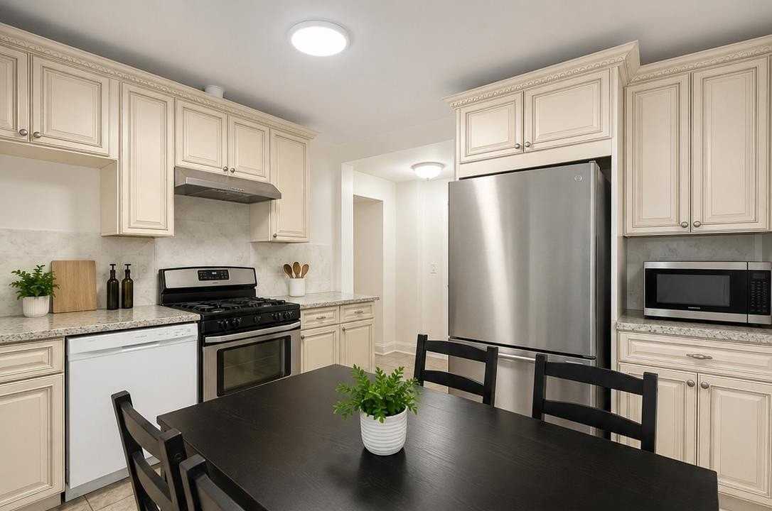 73 Sanford Pl #2 - Photo 3 of 14