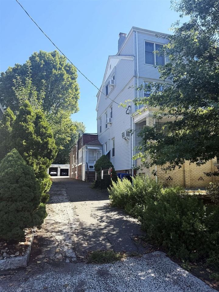 88 Sherman Pl #4 - Photo 2 of 15