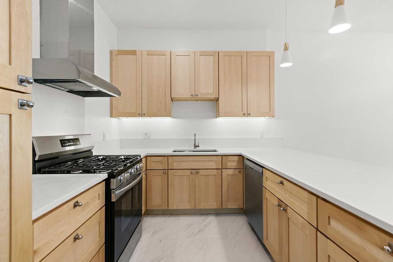 153 New York Ave #1 - Photo 4 of 26