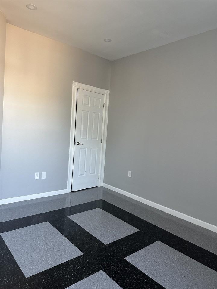 156 Clerk St #2 - Photo 7 of 14