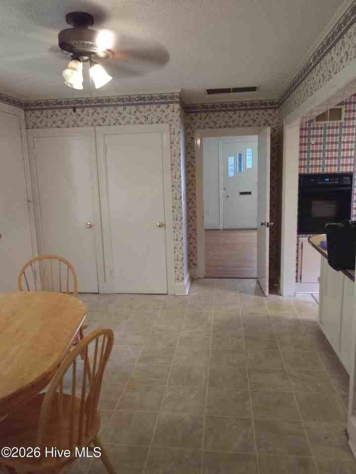 1509 E 4th St - Photo 5 of 9
