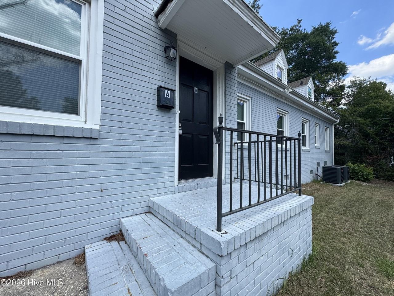 304 N 11th St #A - Photo 2 of 8