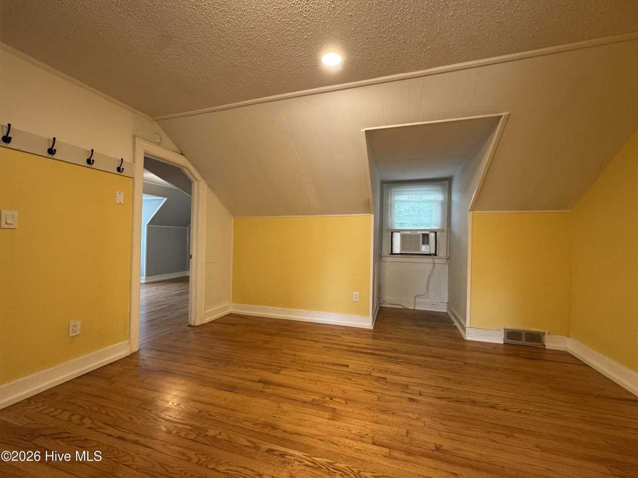 304 N 11th St #A - Photo 3 of 8