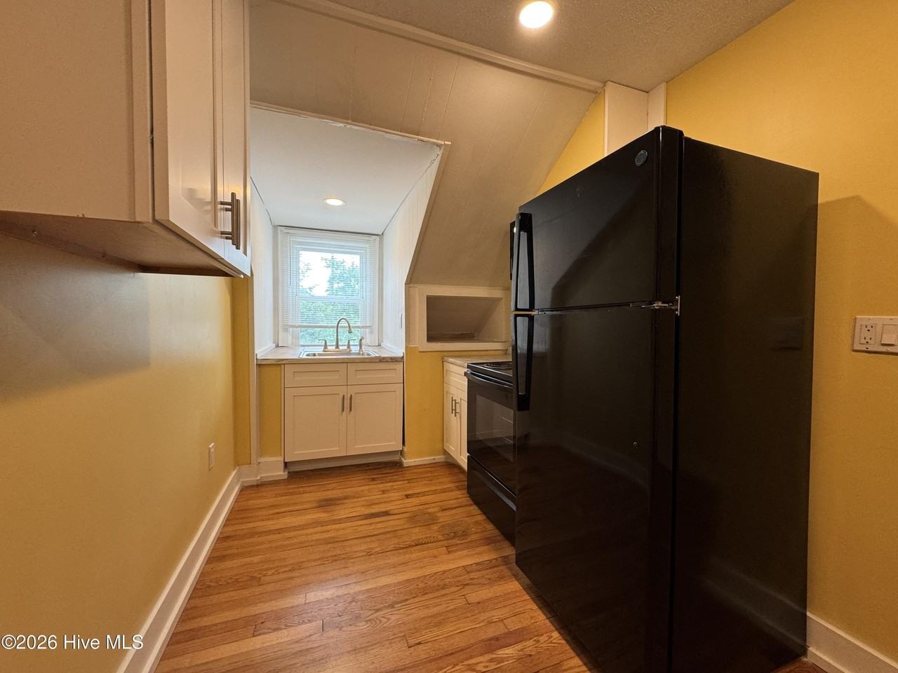 304 N 11th St #A - Photo 4 of 8