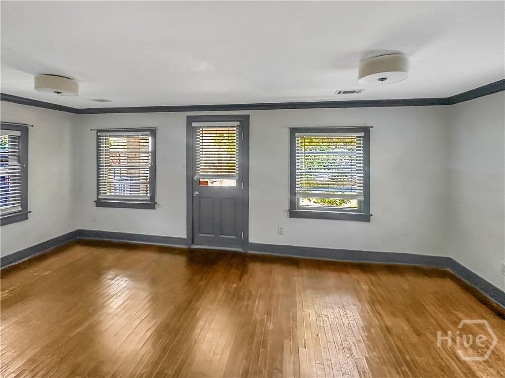 509 E Harris St - Photo 5 of 16
