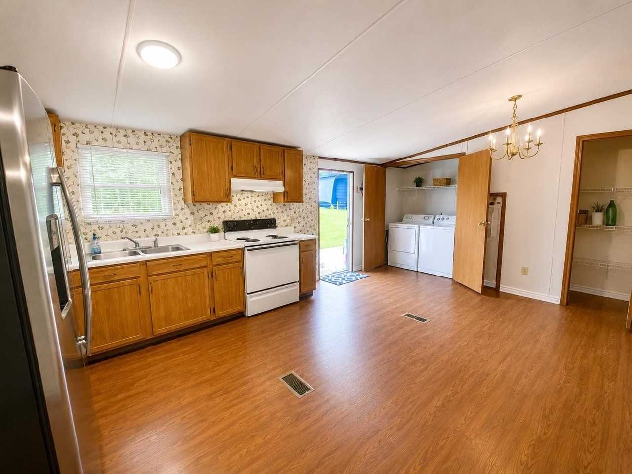 691 Beaver St - Photo 3 of 19