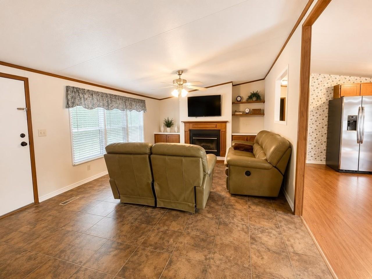 691 Beaver St - Photo 5 of 19
