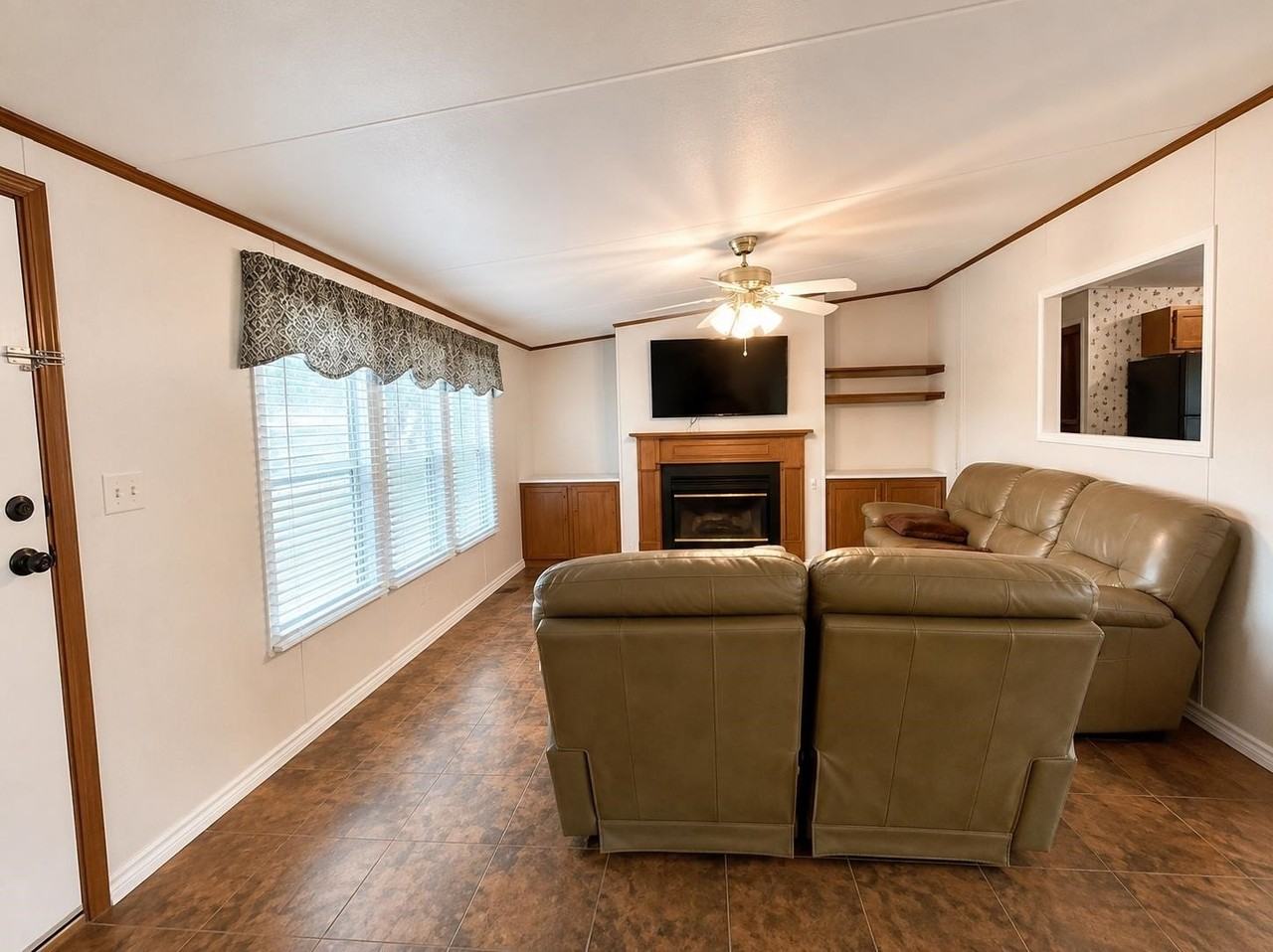 691 Beaver St - Photo 7 of 19