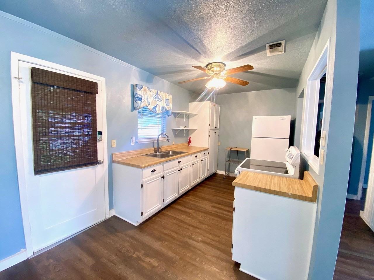 689 Beaver St - Photo 3 of 12