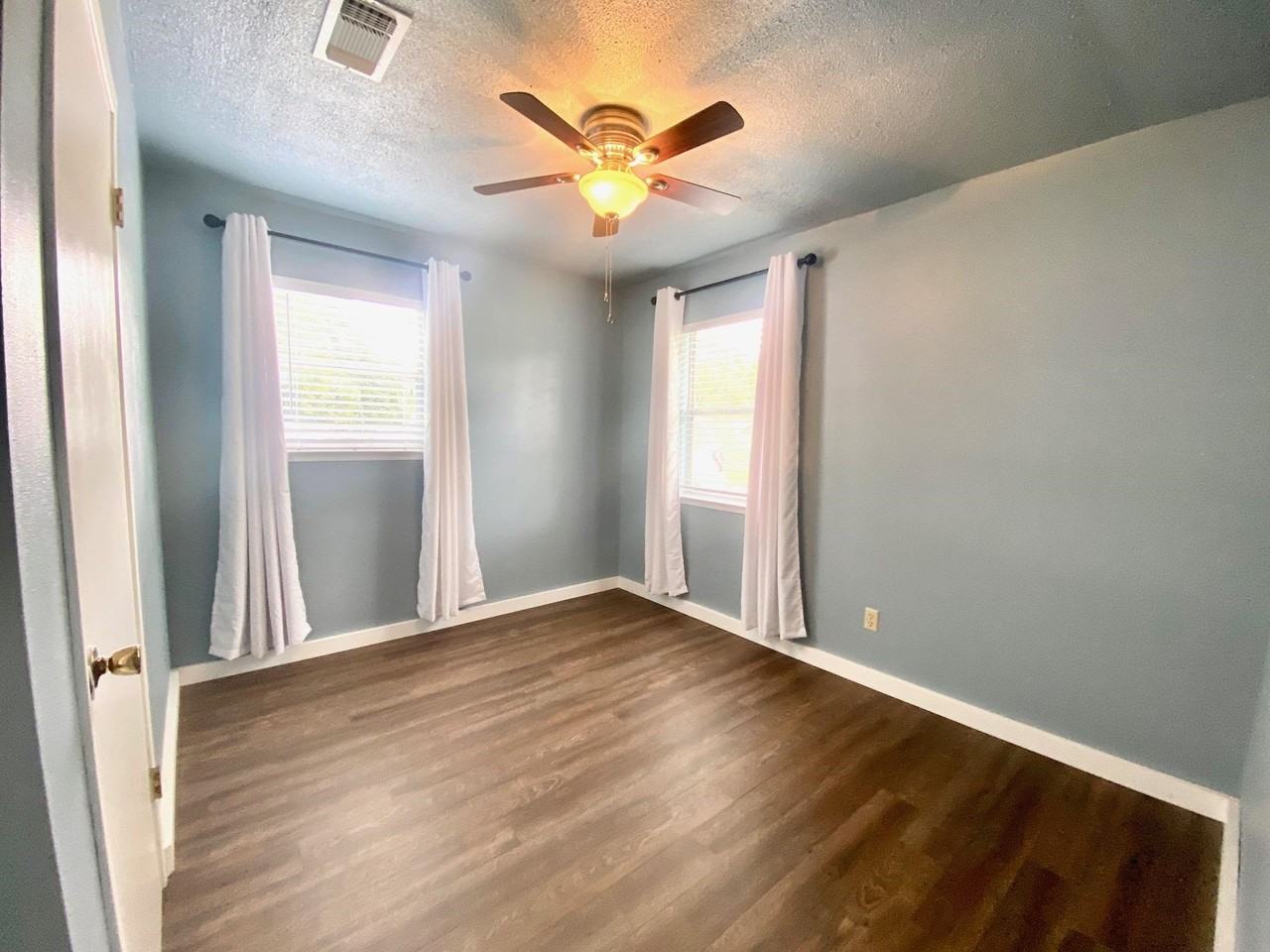 689 Beaver St - Photo 4 of 12