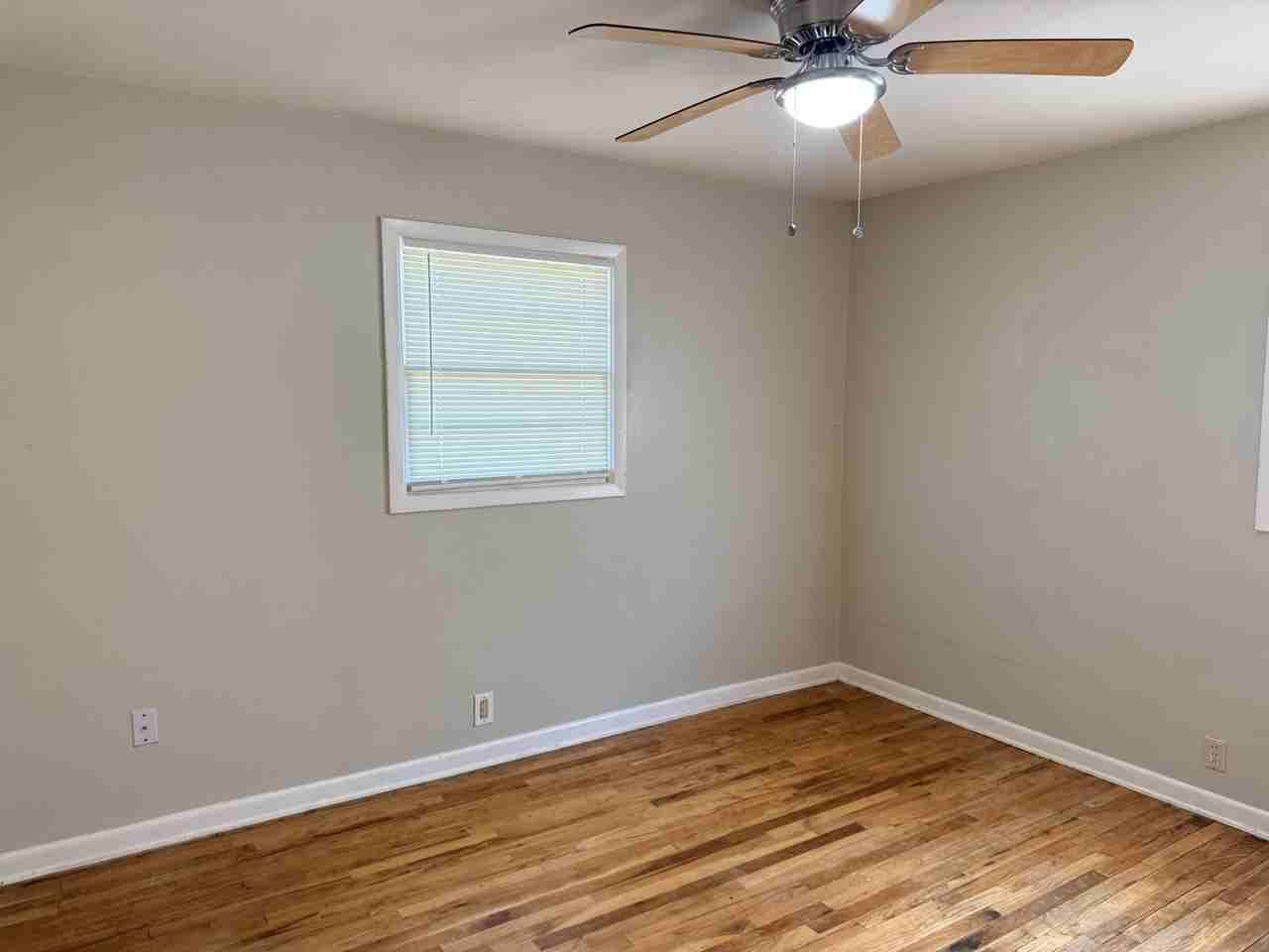 2521 40th St - Photo 4 of 7