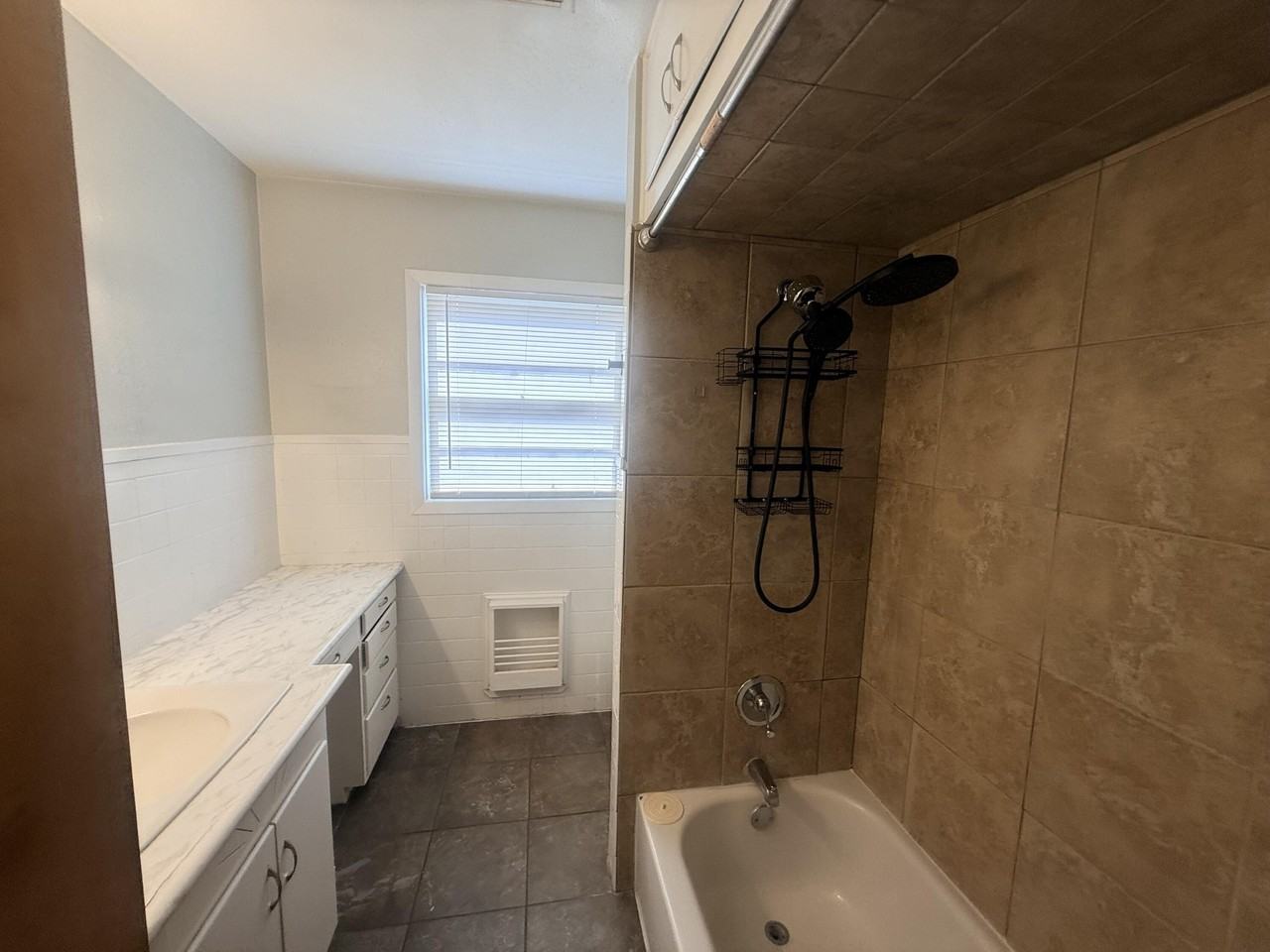 2521 40th St - Photo 5 of 7