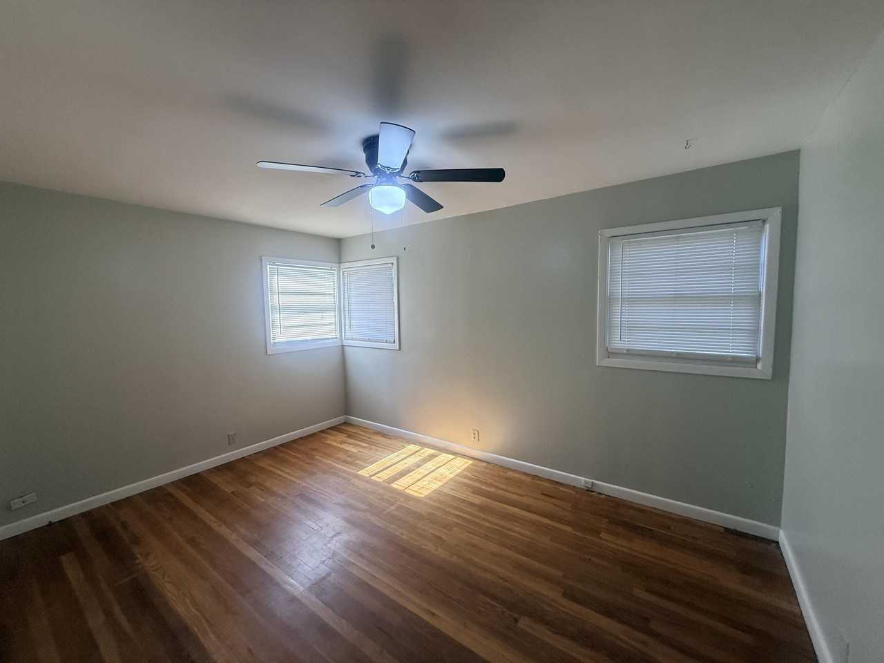 2521 40th St - Photo 6 of 7