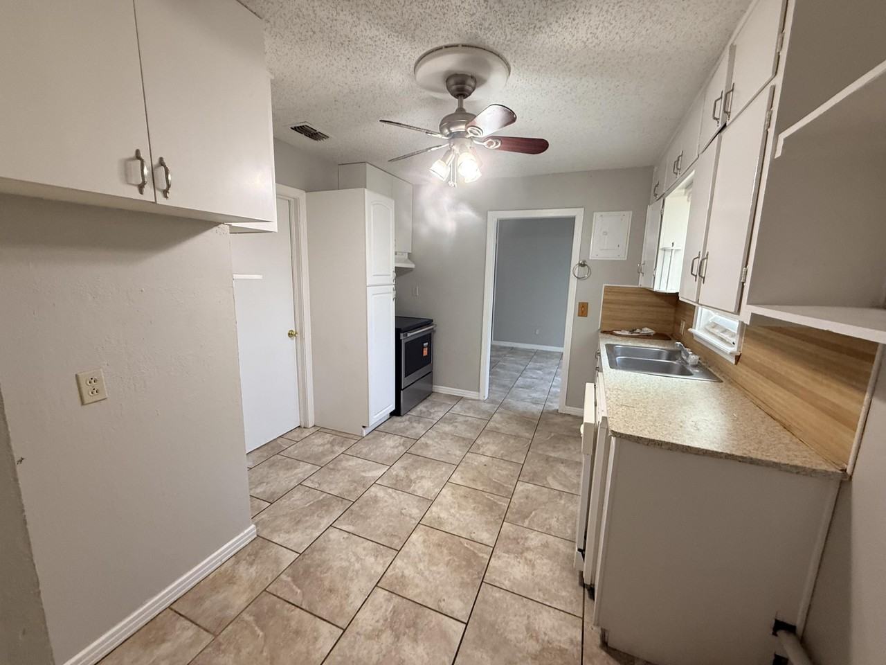 4109 31st St - Photo 6 of 11