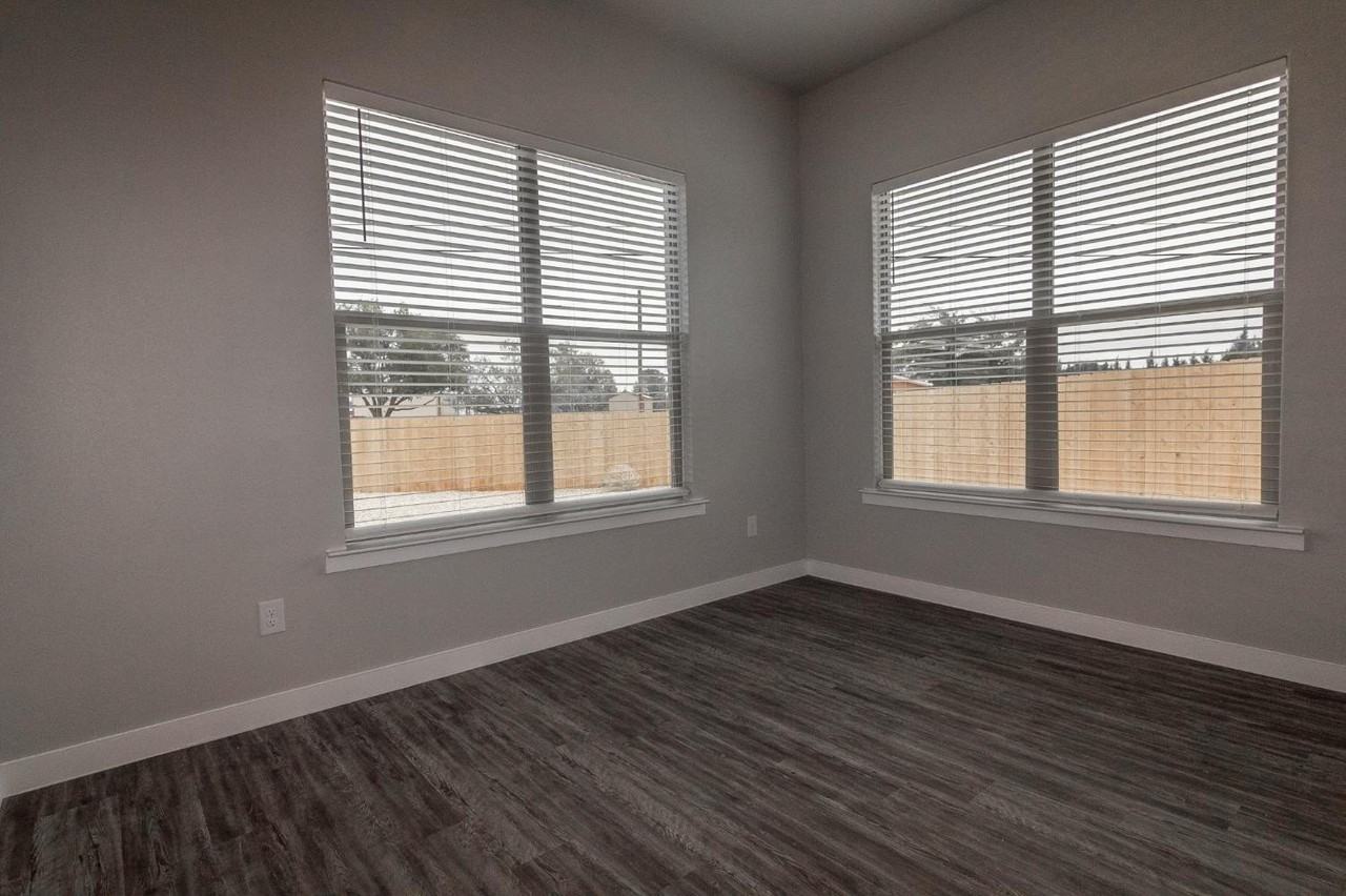 8910 20th St - Photo 4 of 18