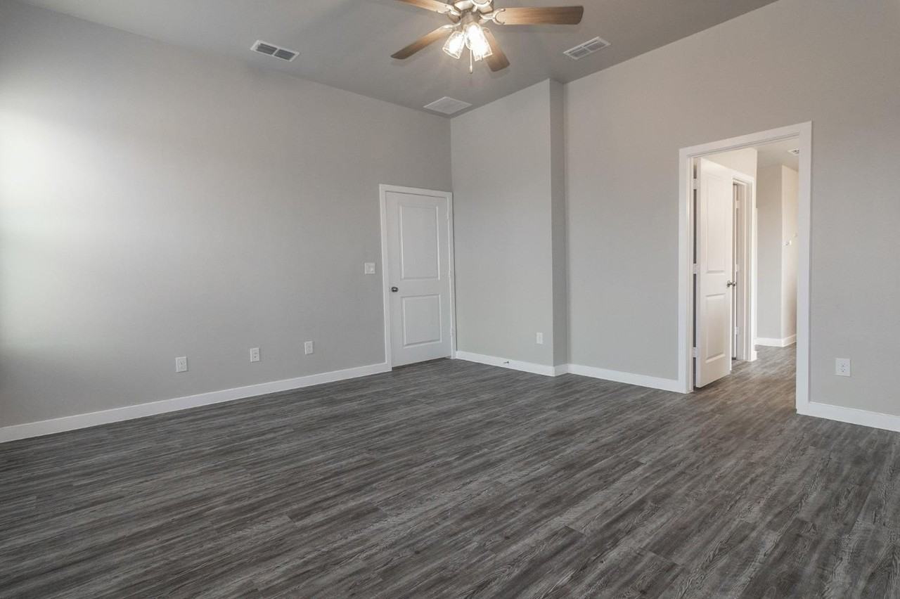 8910 20th St - Photo 6 of 18