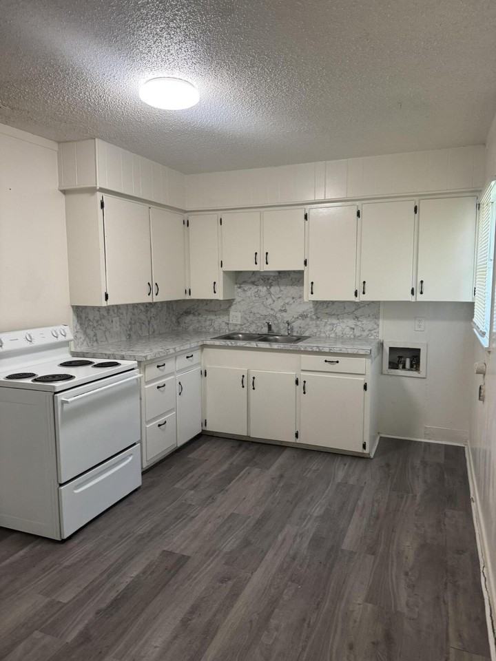 4415 42nd St - Photo 2 of 7