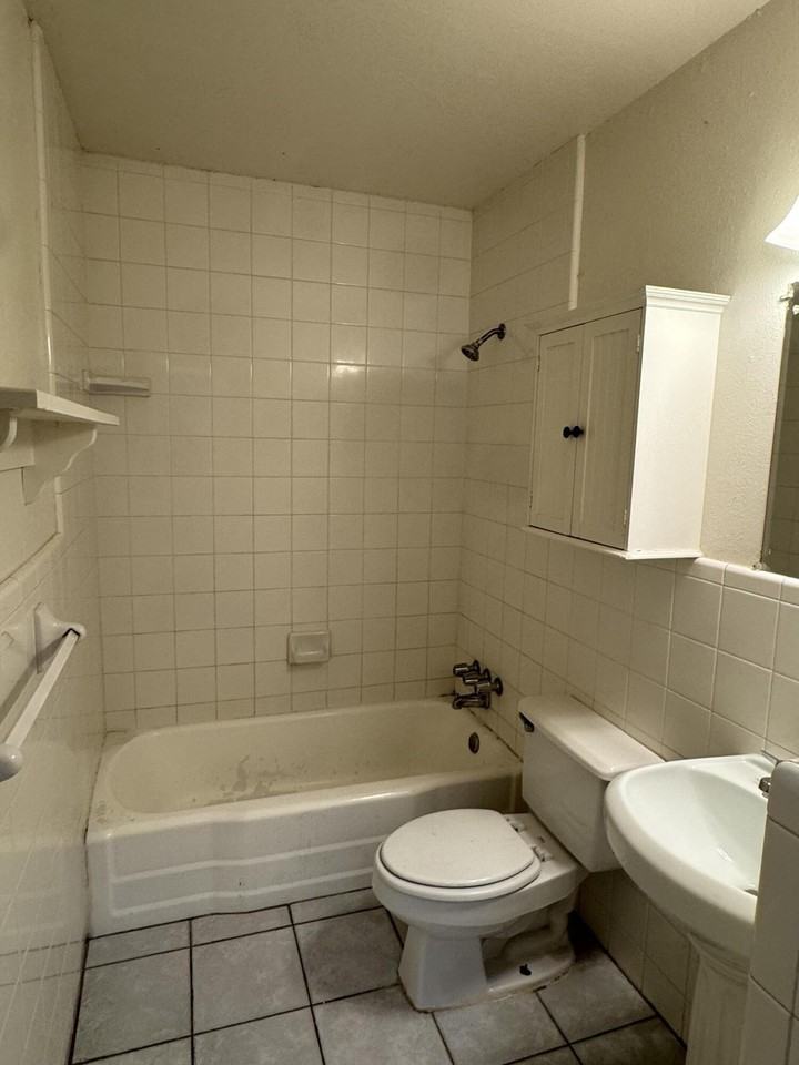 4415 42nd St - Photo 5 of 7
