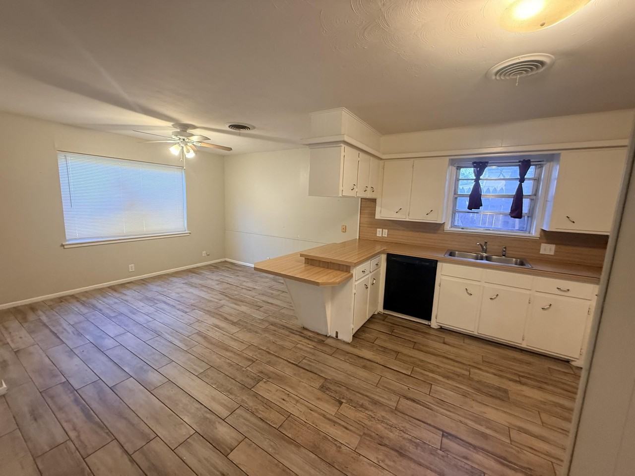 3018 68th St - Photo 3 of 9