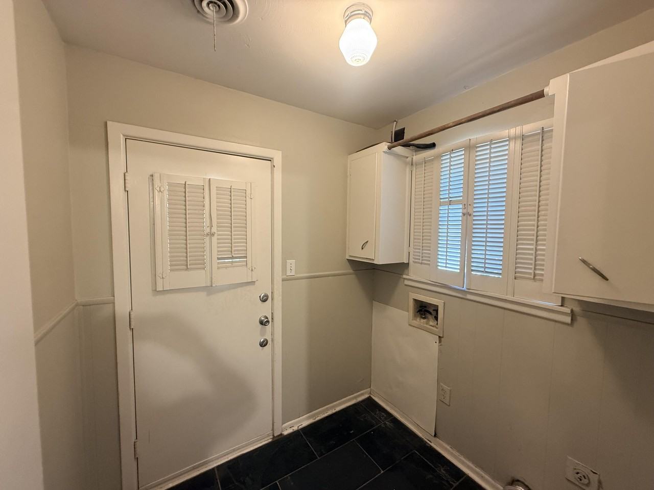 3018 68th St - Photo 5 of 9