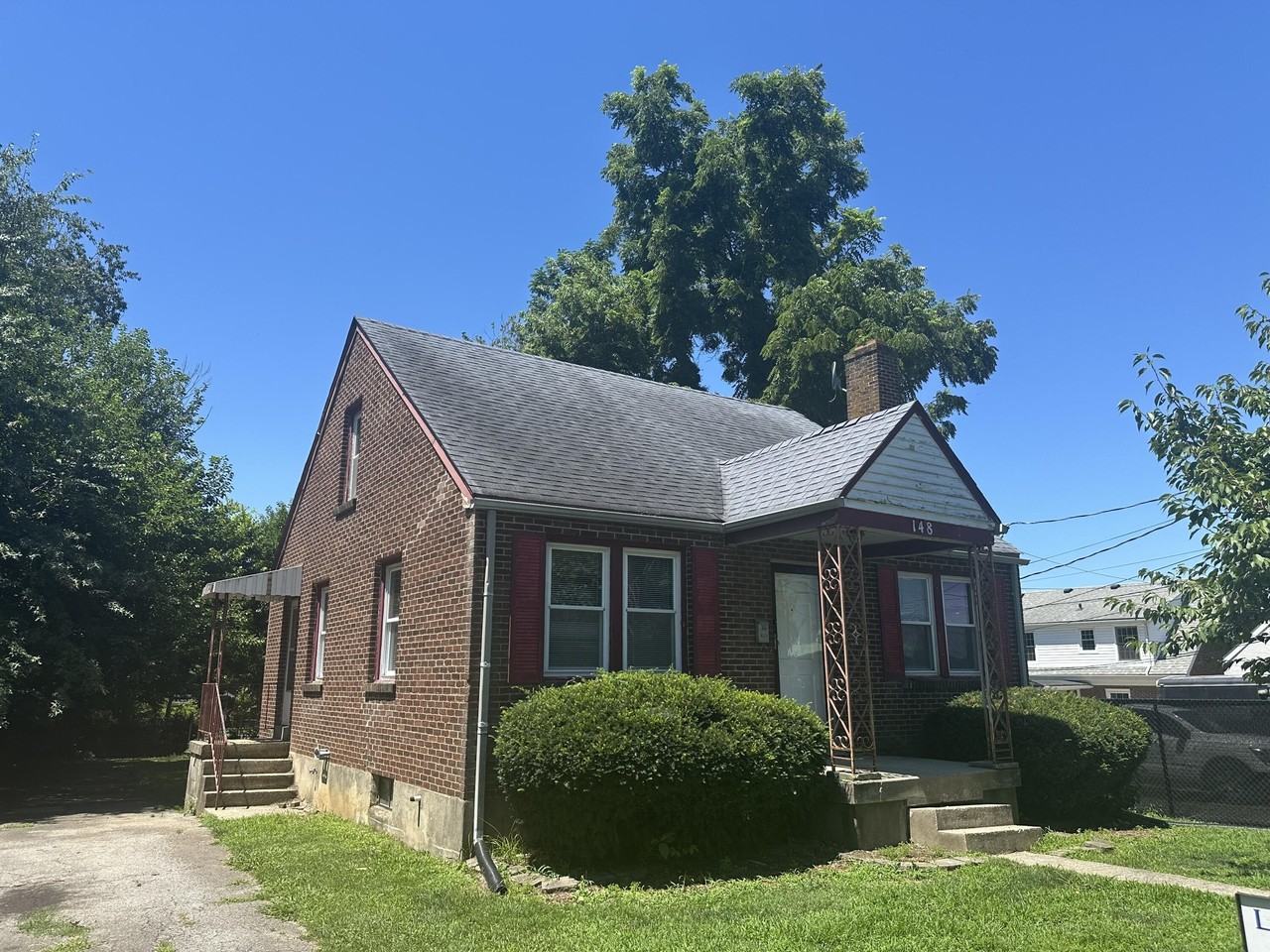 148 Fairlawn Ave - Photo 2 of 12