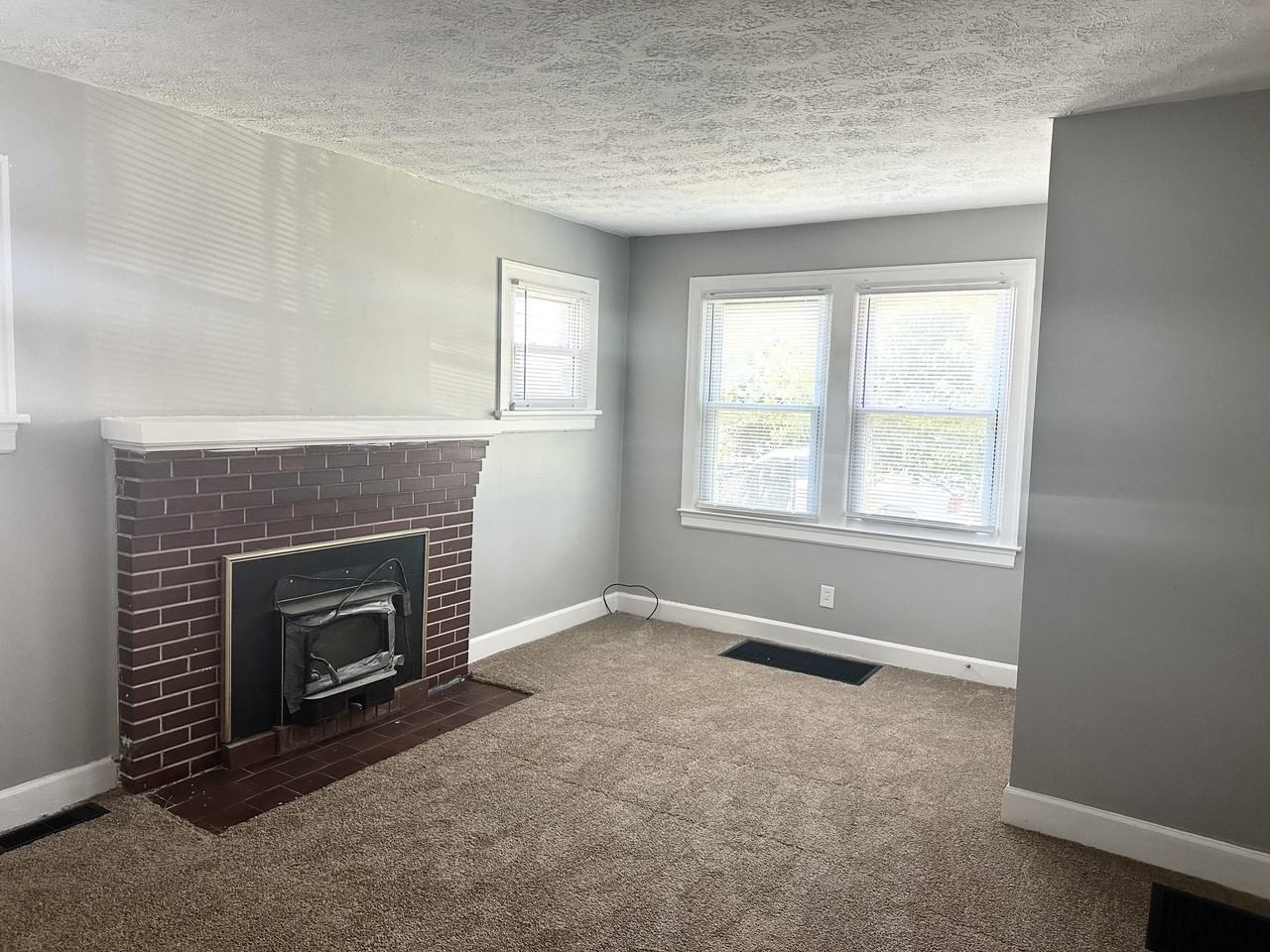 148 Fairlawn Ave - Photo 5 of 12