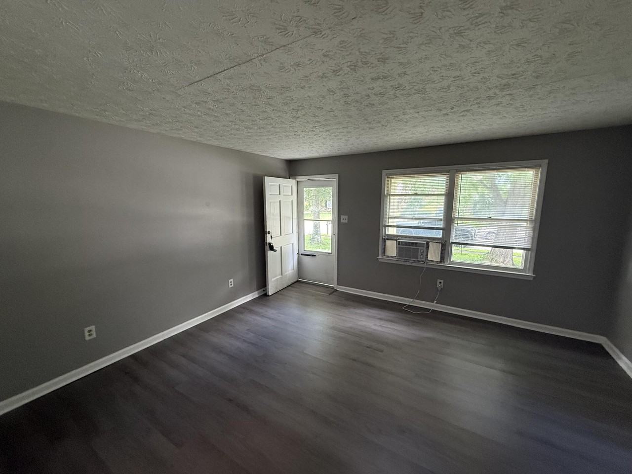 327 Garden Park Dr #B - Photo 3 of 11