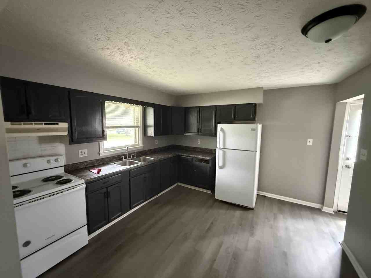327 Garden Park Dr #B - Photo 4 of 11
