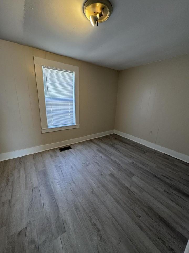 118 N Fowler Ave - Photo 6 of 8