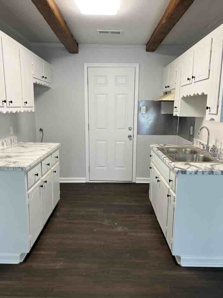1810 S Main St - Photo 2 of 7