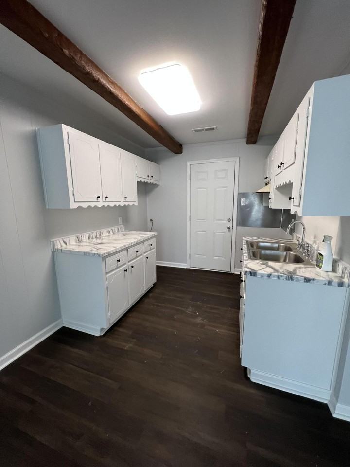 1810 S Main St - Photo 3 of 7