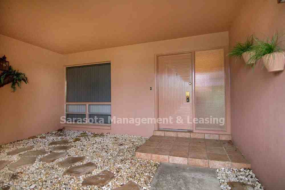 3071 Markridge Rd - Photo 3 of 18