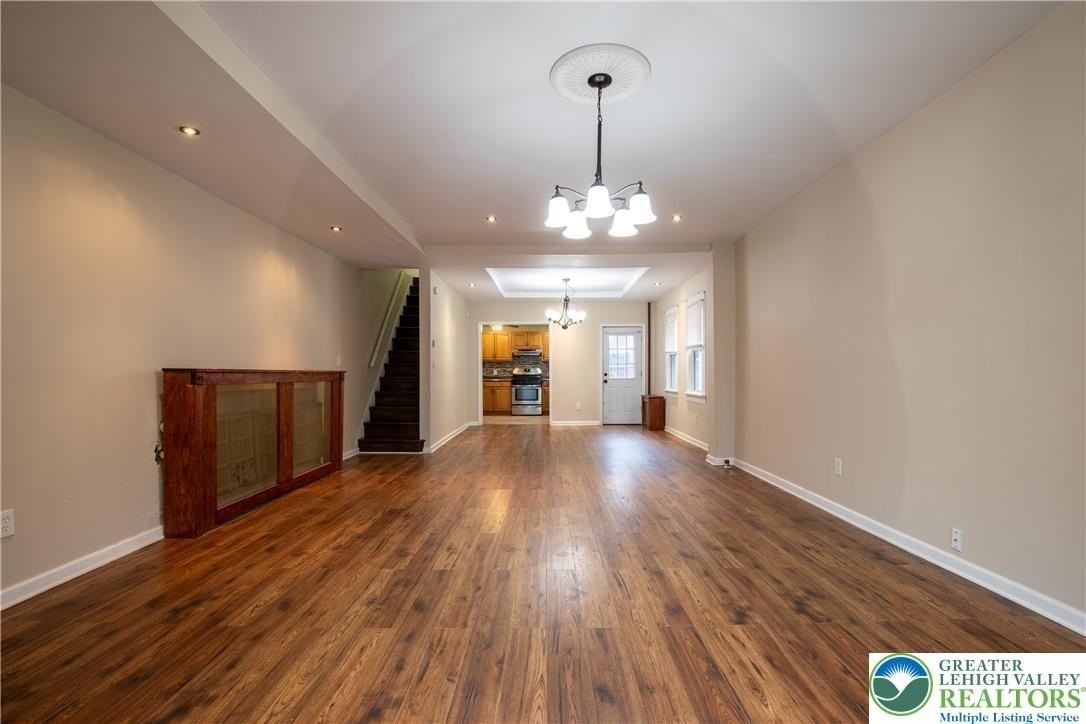 68 S Meade St - Photo 7 of 43