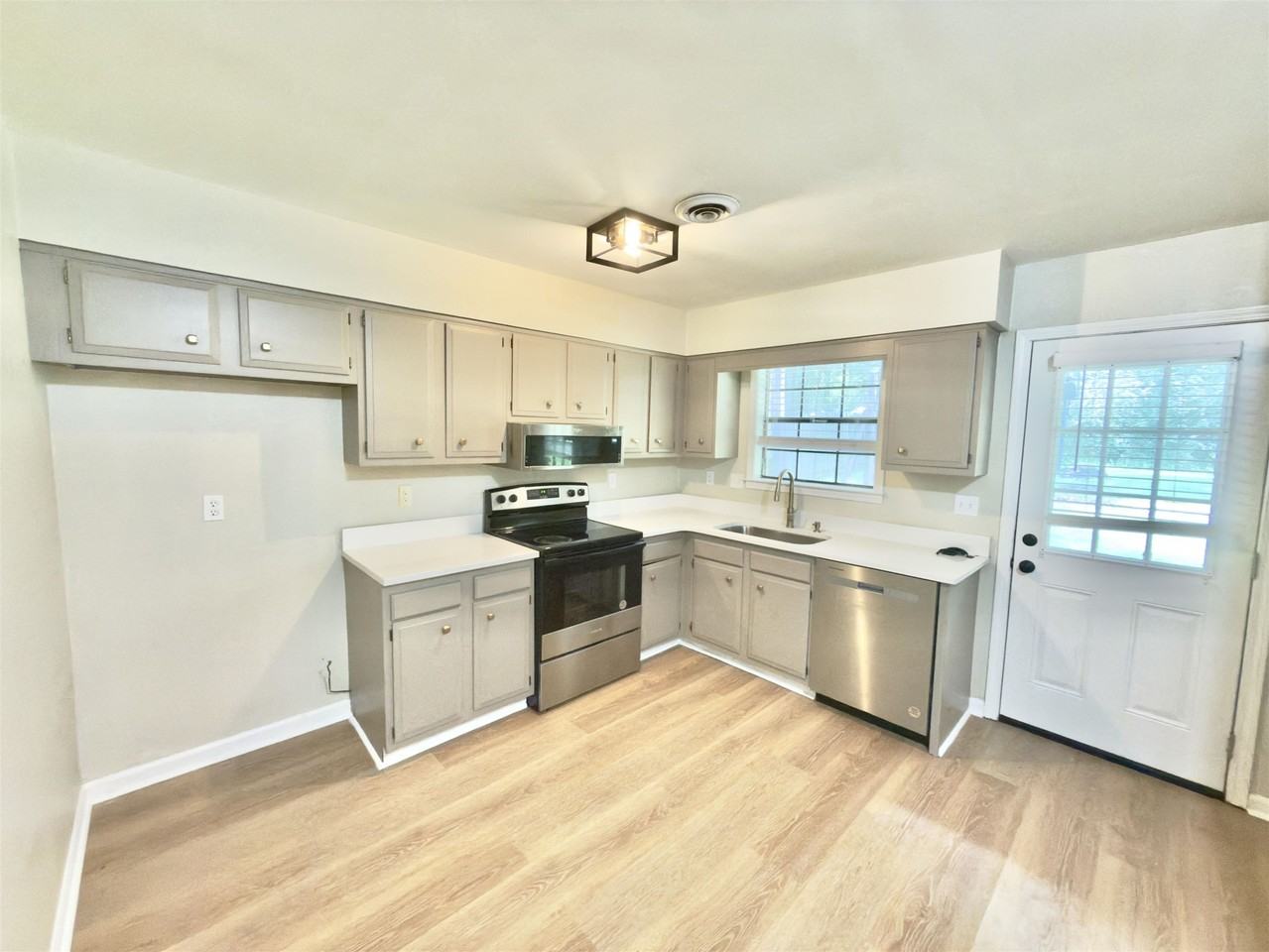 379 Dove Valley Rd - Photo 4 of 15